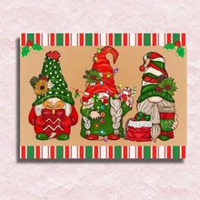 Laad afbeelding in Galerijviewer, Christmas Gnome Trio - Schilderen op nummer canvas